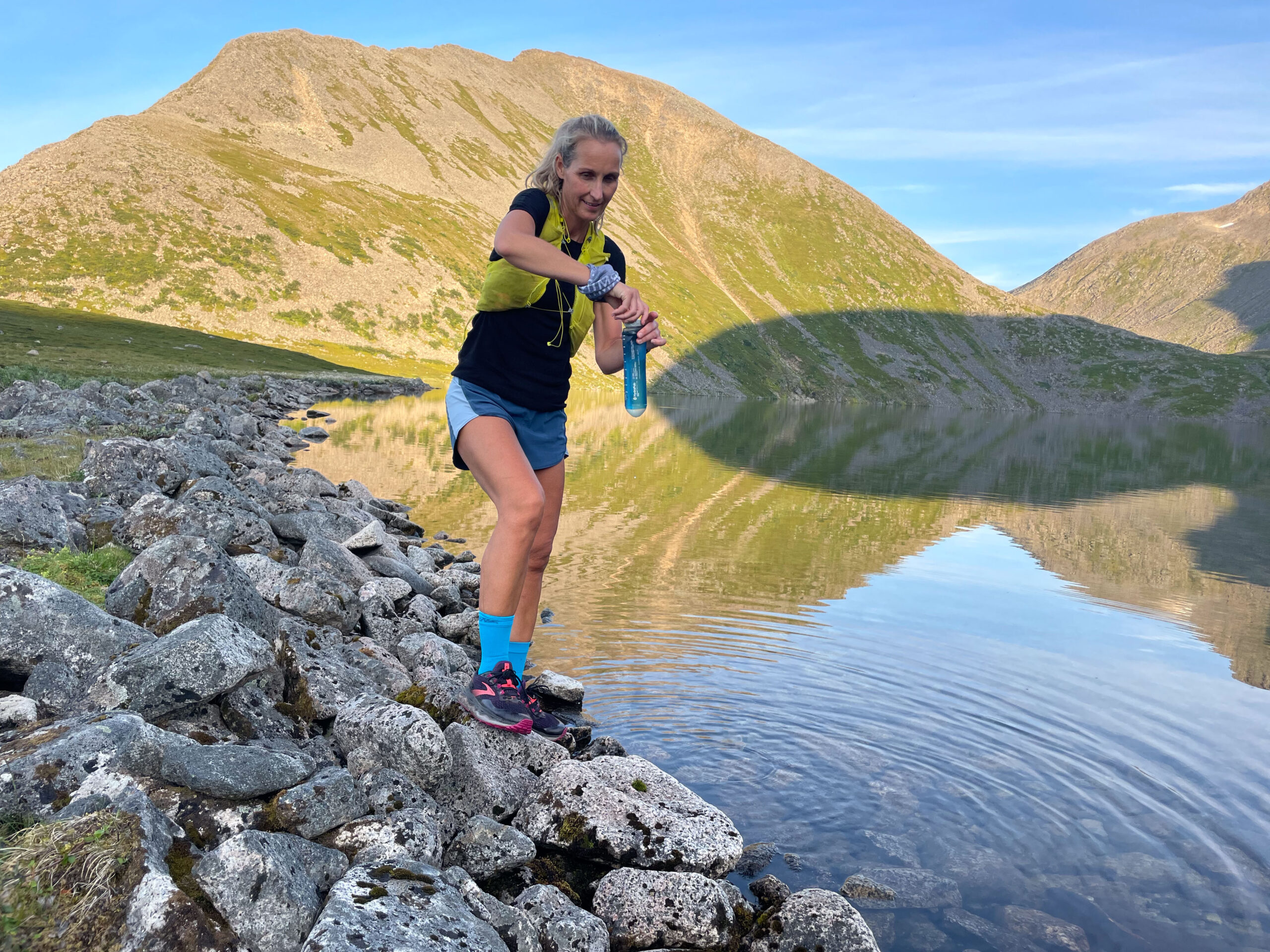 Enten du jobbar ute, går i fjellet, fisker, steller i hagen eller berre sit i solveggen – hydrering har blitt ein dagleg utfordring for alle.