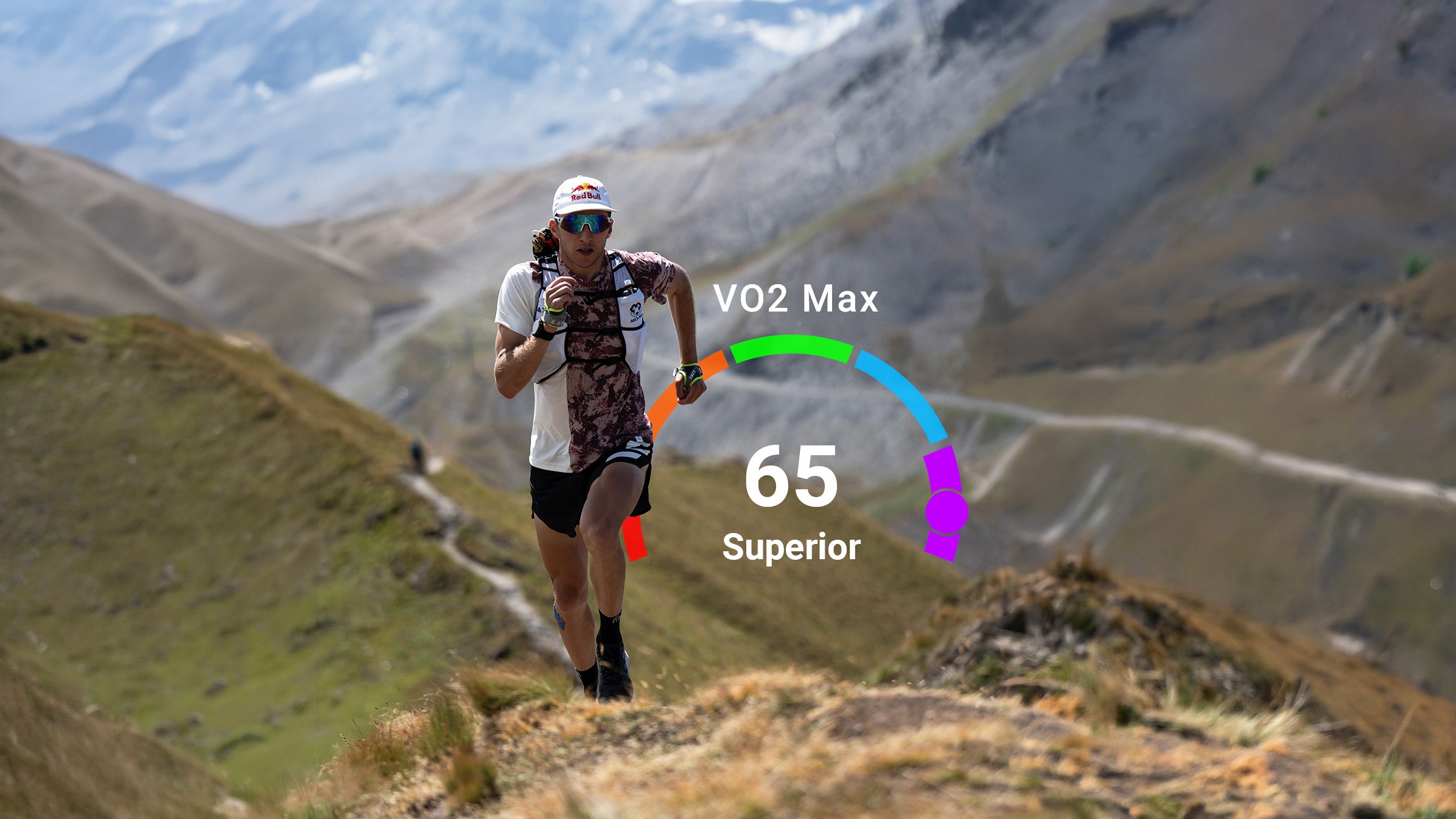 Terrengløper i fjellet med grafikk som viser VO2 maks på 65 og nivået «Superior».